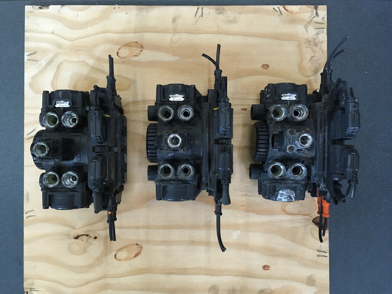 AXLE MODULATOR EPB-2 ACTROS-ATEGO - Pièces de frein pour Camion: photos 1 AXLE MODULATOR EPB-2 ACTROS-ATEGO - Pièces de frein pour Camion: photos 1