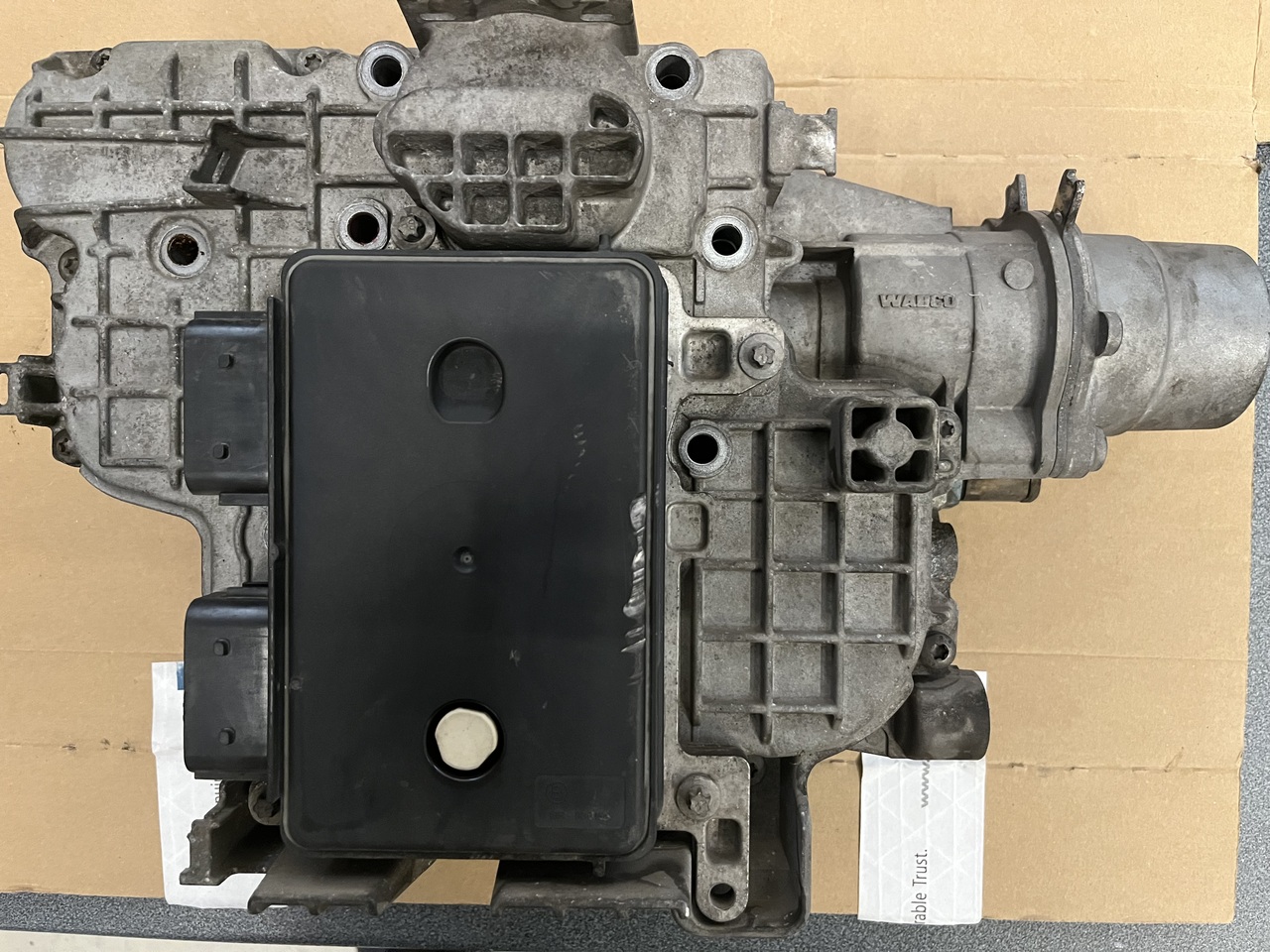 TRANSMISSION POSITIONER SHIFTING CYLINDER WITH CONTROL MODULE G211-12-ACTROS MP4 - Boîte de vitesse et pièces pour Camion: photos 3 TRANSMISSION POSITIONER SHIFTING CYLINDER WITH CONTROL MODULE G211-12-ACTROS MP4 - Boîte de vitesse et pièces pour Camion: photos 3