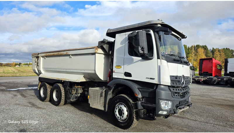Mercedes-Benz 3558 6x4 2022 ONLY 113 tkm - Camion benne: photos 1 Mercedes-Benz 3558 6x4 2022 ONLY 113 tkm - Camion benne: photos 1