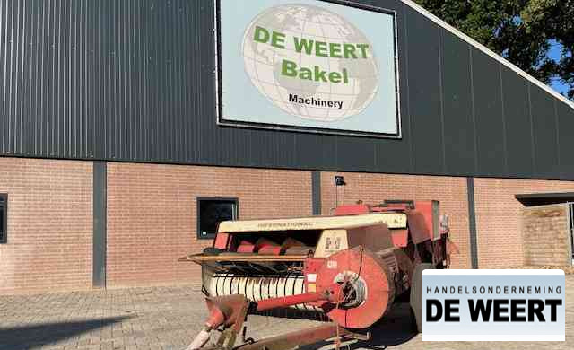 International 440 - Presse à balles cubiques: photos 1 International 440 - Presse à balles cubiques: photos 1