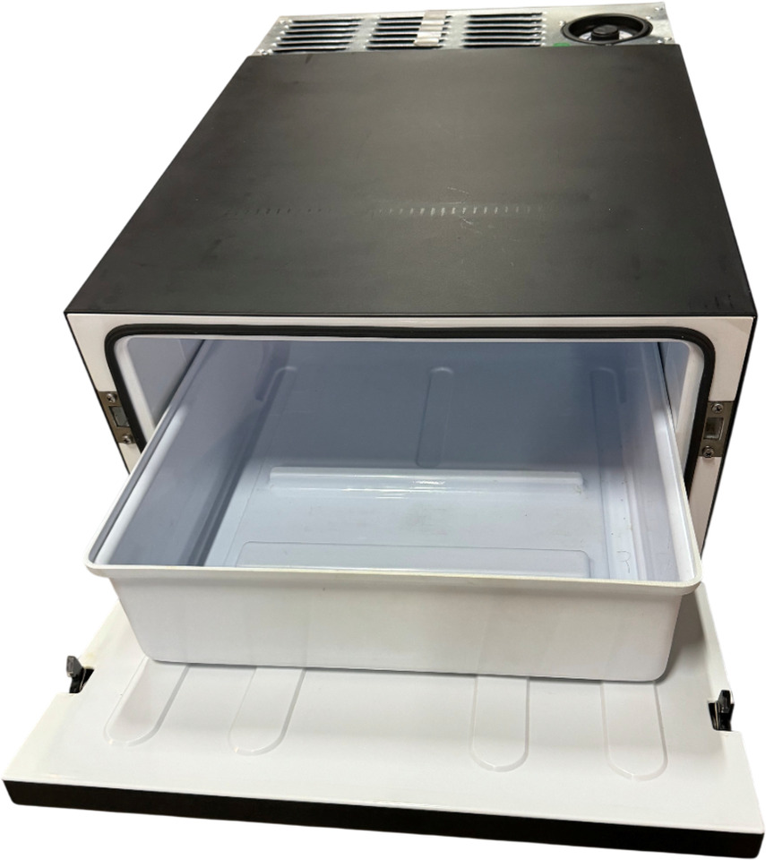 DAF CF KOELKAST REFRIGERATOR 30LTR 682x440x254mm 1364410 - Cabine et intérieur pour Camion: photos 1 DAF CF KOELKAST REFRIGERATOR 30LTR 682x440x254mm 1364410 - Cabine et intérieur pour Camion: photos 1