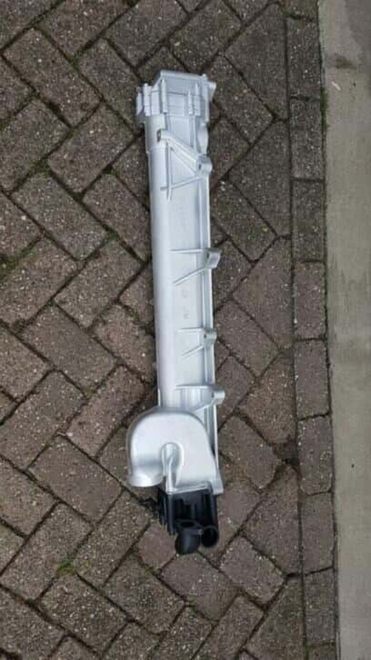 Nieuw MAN TAG D26 EGR recirkulator met houder 51081007141 - Refroidisseur EGR pour Camion: photos 3 Nieuw MAN TAG D26 EGR recirkulator met houder 51081007141 - Refroidisseur EGR pour Camion: photos 3