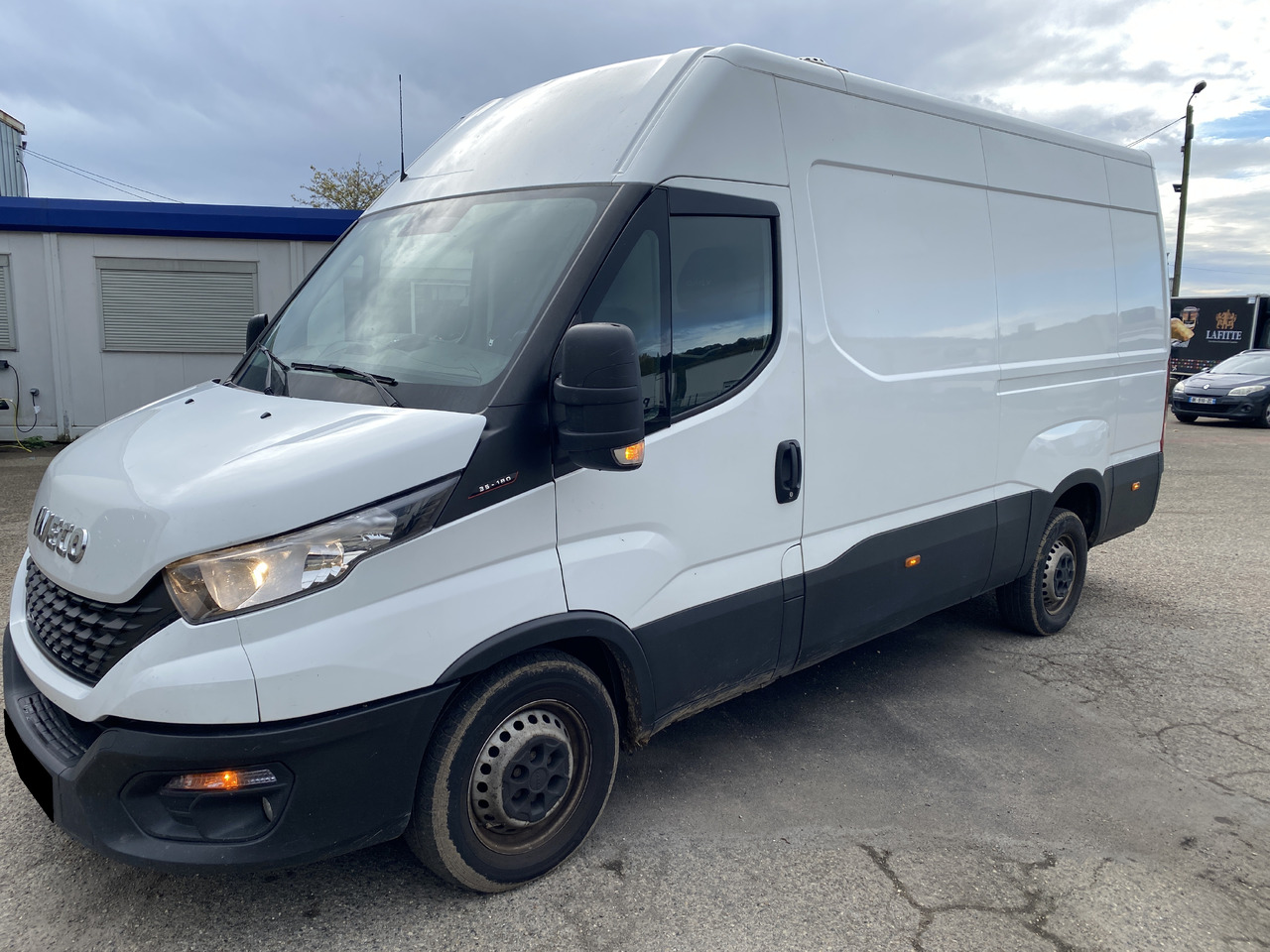 IVECO DAILY 35S18 - Fourgon utilitaire: photos 1 IVECO DAILY 35S18 - Fourgon utilitaire: photos 1