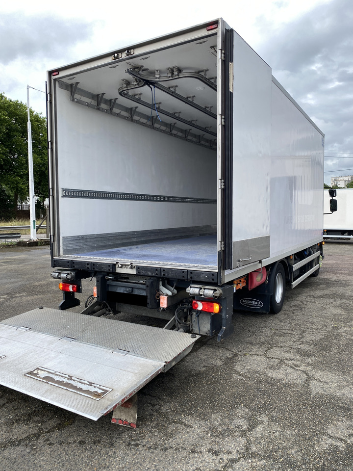 RENAULT D16 - Camion frigorifique: photos 2 RENAULT D16 - Camion frigorifique: photos 2