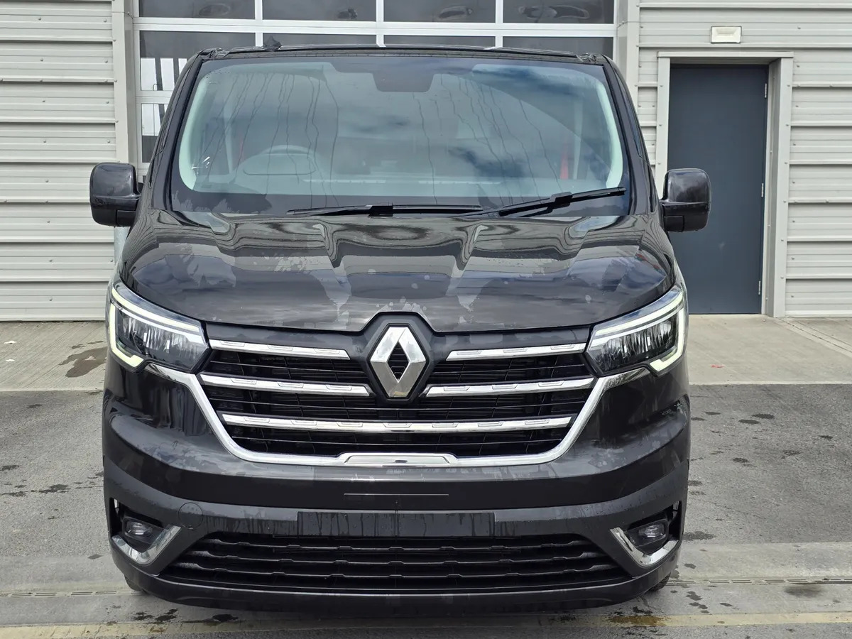 New Renault Trafic Red Edition -150BHP - Fourgonnette: photos 5 New Renault Trafic Red Edition -150BHP - Fourgonnette: photos 5