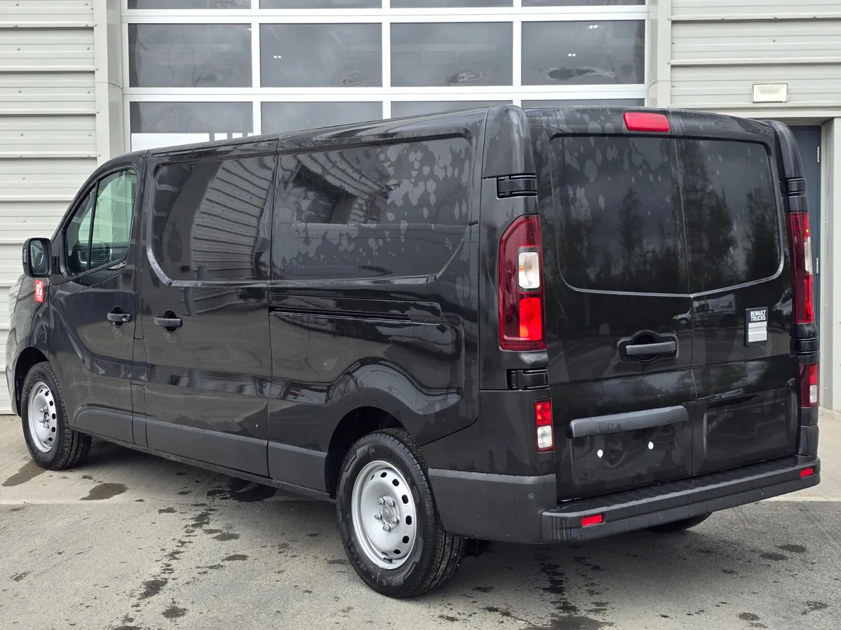 New Renault Trafic Red Edition -150BHP - Fourgonnette: photos 3 New Renault Trafic Red Edition -150BHP - Fourgonnette: photos 3