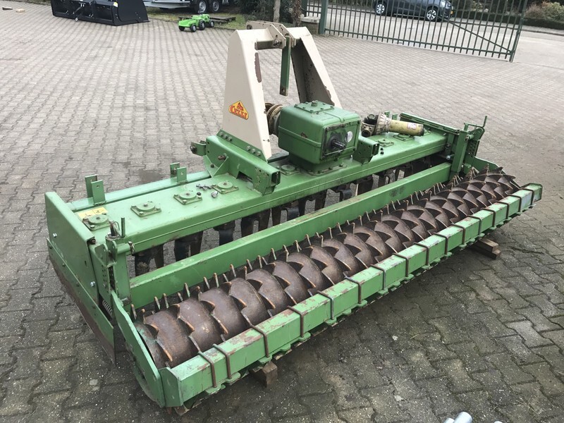 Celli rotorkopeg 3.00 m met pakkerrol - Herse rotative: photos 3 Celli rotorkopeg 3.00 m met pakkerrol - Herse rotative: photos 3