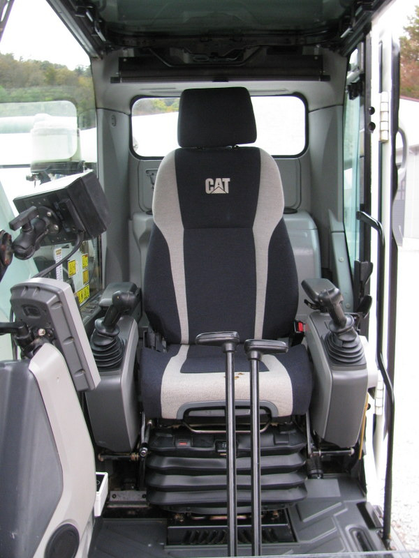 Pelle sur chenille CATERPILLAR 320E LRR with 4 tools: photos 27