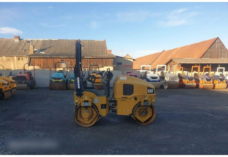 Compacteur Caterpillar CB 24B road roller: photos 9 Compacteur Caterpillar CB 24B road roller: photos 9