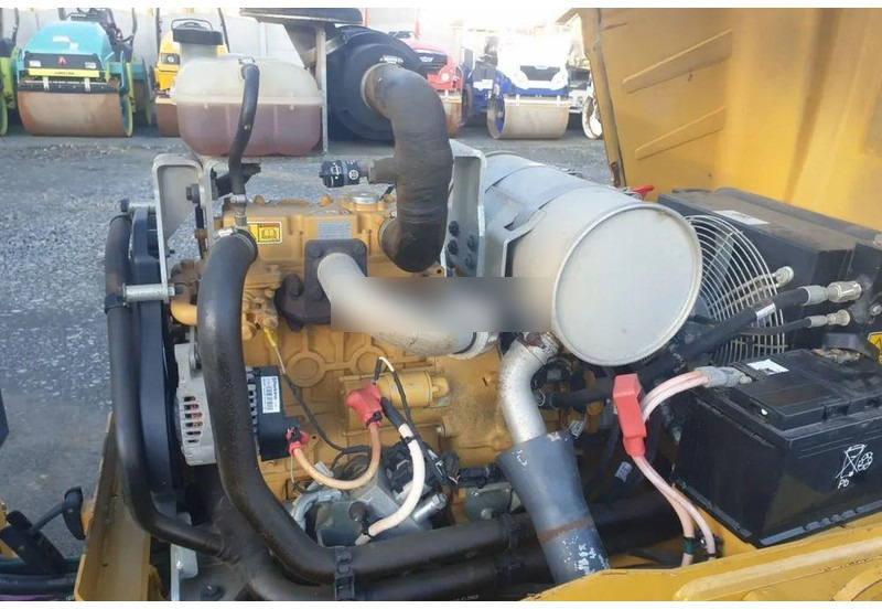 Compacteur Caterpillar CB 24B road roller: photos 8 Compacteur Caterpillar CB 24B road roller: photos 8