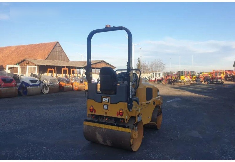 Compacteur Caterpillar CB 24B road roller: photos 6 Compacteur Caterpillar CB 24B road roller: photos 6