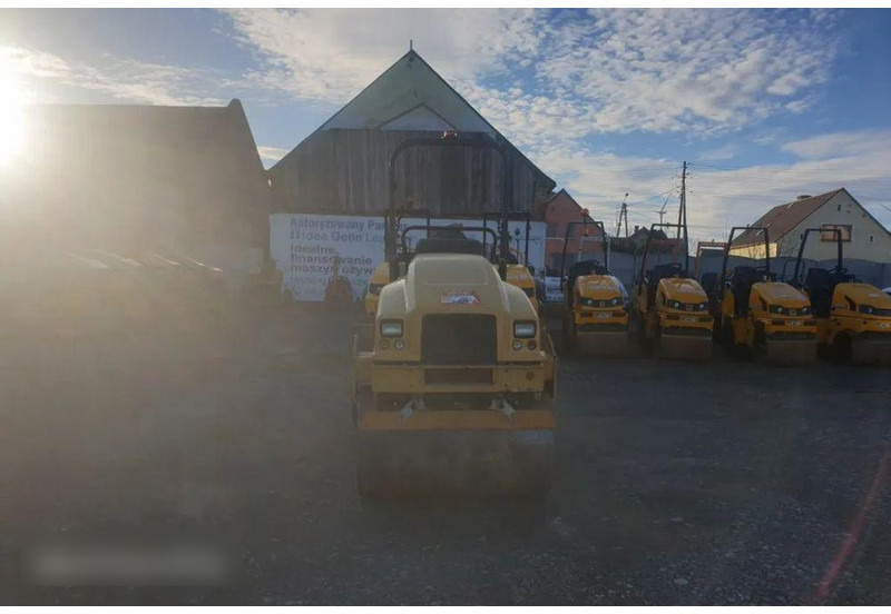 Compacteur Caterpillar CB 24B road roller: photos 12 Compacteur Caterpillar CB 24B road roller: photos 12