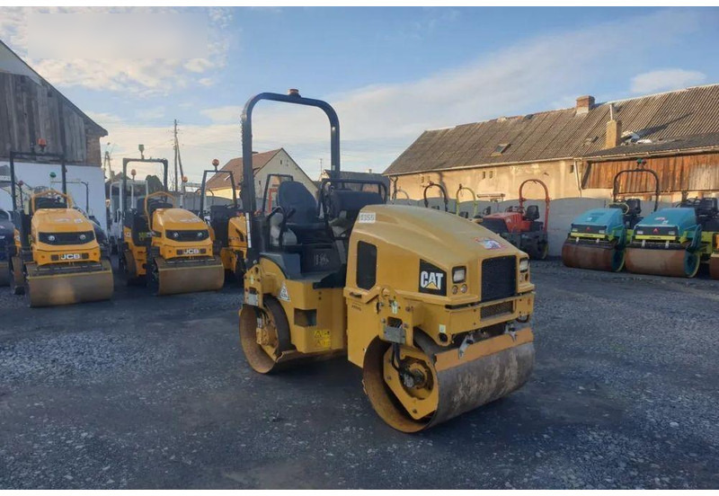 Compacteur Caterpillar CB 24B road roller: photos 7 Compacteur Caterpillar CB 24B road roller: photos 7