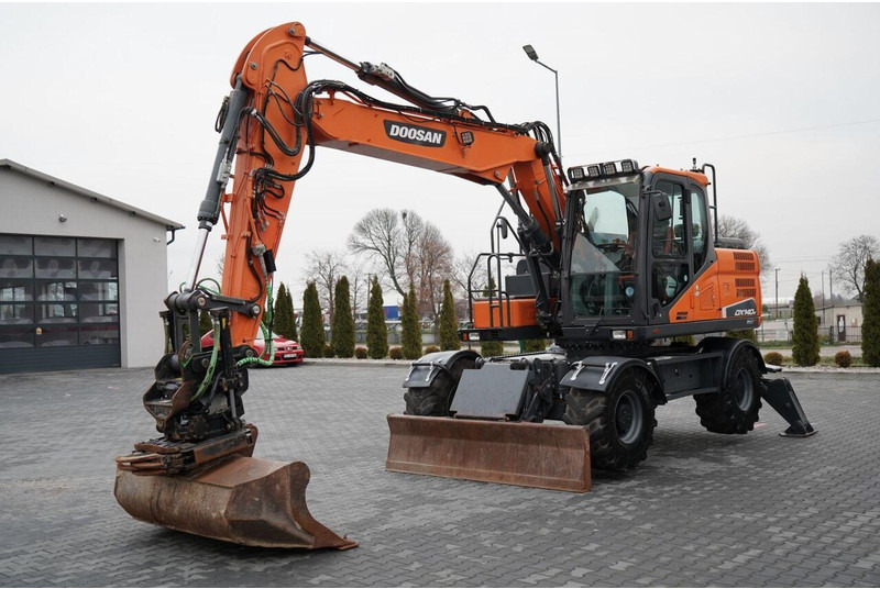 Doosan DX 140W / KOPARKA KOŁOWA / JOYSTICK / POWERTILT OBROTNICA - Pelle sur pneus: photos 1 Doosan DX 140W / KOPARKA KOŁOWA / JOYSTICK / POWERTILT OBROTNICA - Pelle sur pneus: photos 1