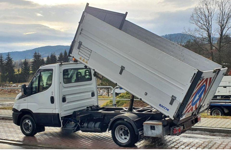 Iveco Daily 35c-14 3 way tipper BENZIN - Utilitaire benne: photos 3 Iveco Daily 35c-14 3 way tipper BENZIN - Utilitaire benne: photos 3