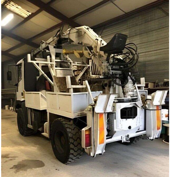 Iveco - Drilling crane truck 4x4 - Foreuse: photos 2 Iveco - Drilling crane truck 4x4 - Foreuse: photos 2