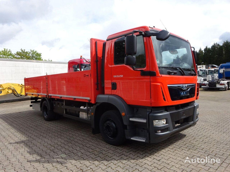 MAN 15.250 TGM Flatbed - Camion plateau: photos 4 MAN 15.250 TGM Flatbed - Camion plateau: photos 4
