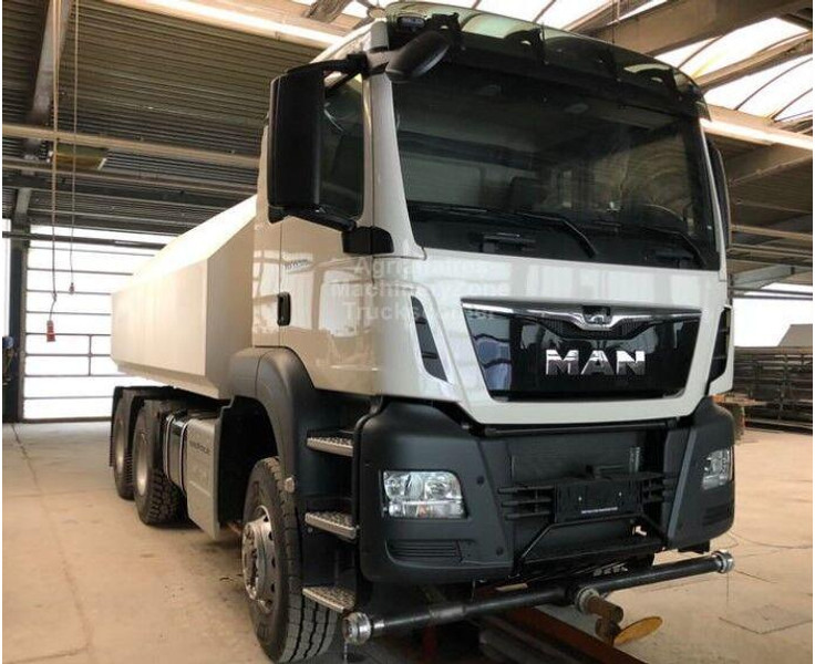 MAN TGS 33.500 - Camion citerne: photos 2 MAN TGS 33.500 - Camion citerne: photos 2