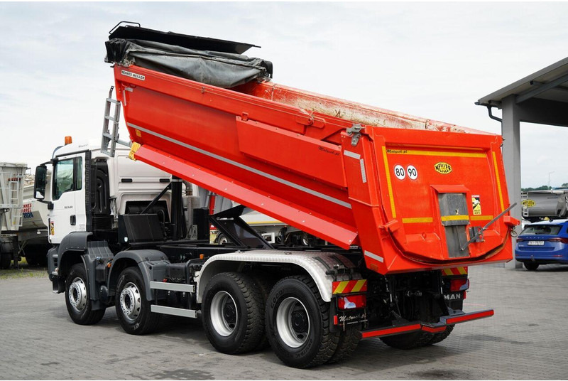 MAN TGS 35.460 / 8X4 / WYWROTKA TYLNOZSYPOWA / HYDROKLAPA / 2018 ROK - Camion benne: photos 3 MAN TGS 35.460 / 8X4 / WYWROTKA TYLNOZSYPOWA / HYDROKLAPA / 2018 ROK - Camion benne: photos 3