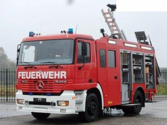 Mercedes-Benz ACTROS 1835 Feuerwehr 2080 L Fire Unit !! - Camion de pompier: photos 2 Mercedes-Benz ACTROS 1835 Feuerwehr 2080 L Fire Unit !! - Camion de pompier: photos 2
