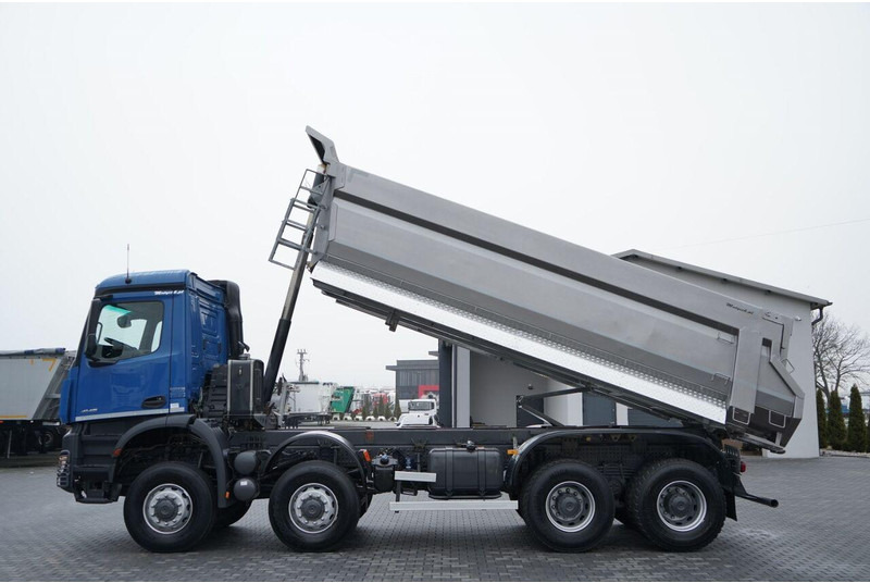 Mercedes-Benz ACTROS 4145 / 8X8 / WYWROTKA TYLNOZSYPOWA / KH-KIPPER 6 M / AUTO - Camion benne: photos 2 Mercedes-Benz ACTROS 4145 / 8X8 / WYWROTKA TYLNOZSYPOWA / KH-KIPPER 6 M / AUTO - Camion benne: photos 2