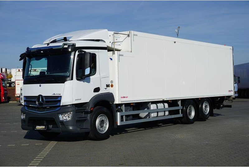 Mercedes-Benz ANTOS / 2535 / EURO 6 / CHŁODNIA + WINDA / 23 PALETY / OŚ SKRĘTN - Camion frigorifique: photos 1 Mercedes-Benz ANTOS / 2535 / EURO 6 / CHŁODNIA + WINDA / 23 PALETY / OŚ SKRĘTN - Camion frigorifique: photos 1