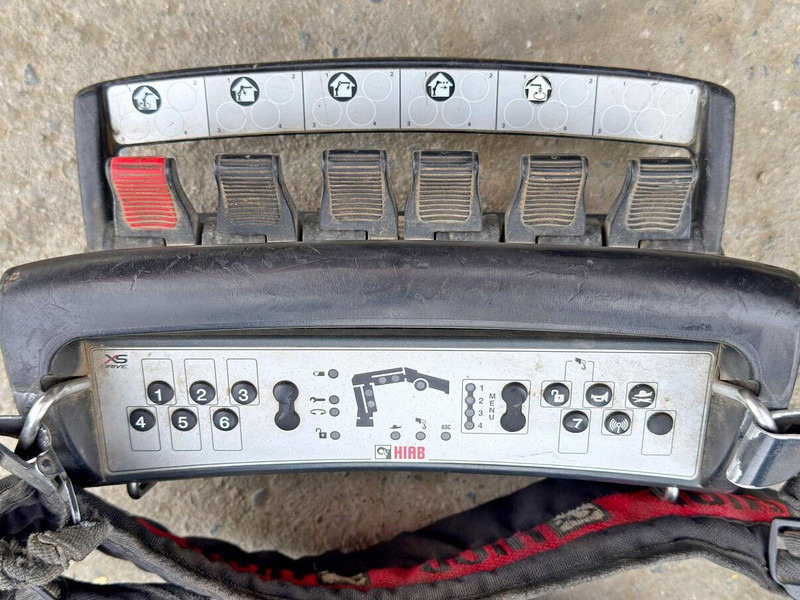 Camion benne, Camion grue Mercedes-Benz AROCS 2640: photos 13