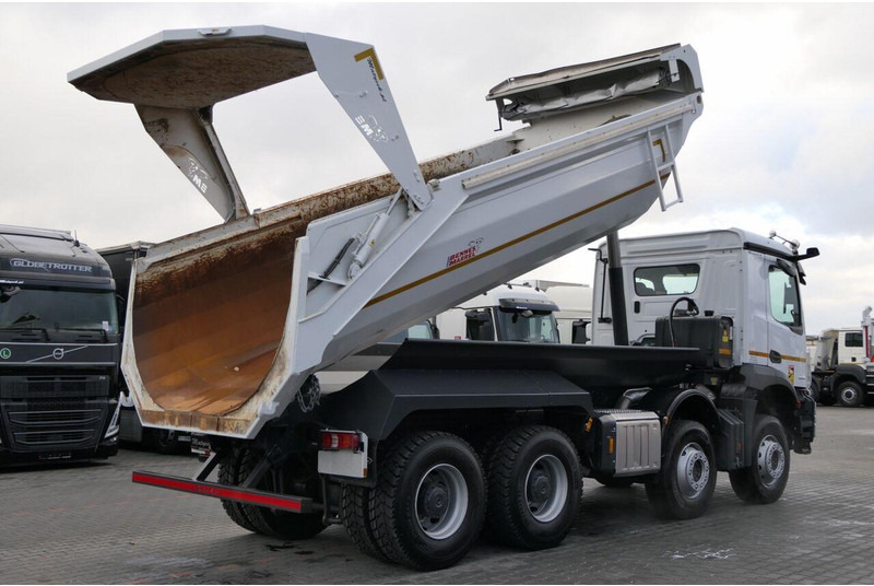 Mercedes-Benz AROCS 3246 / 8x4 / WYWROTKA / TYLNOZSYP / EURO 6 / OPONY 100 % - Camion benne: photos 5 Mercedes-Benz AROCS 3246 / 8x4 / WYWROTKA / TYLNOZSYP / EURO 6 / OPONY 100 % - Camion benne: photos 5