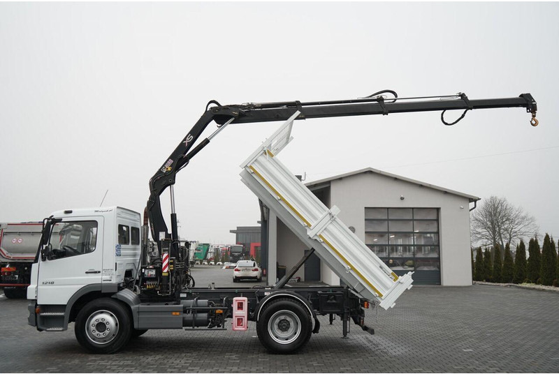 Mercedes-Benz ATEGO 1218 / 4x2 / WYWROTKA + HDS HIAB 0088 BS-3 / PILOT /MANU - Camion benne, Camion grue: photos 2 Mercedes-Benz ATEGO 1218 / 4x2 / WYWROTKA + HDS HIAB 0088 BS-3 / PILOT /MANU - Camion benne, Camion grue: photos 2