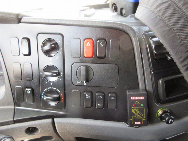 Mercedes-Benz ATEGO 1224 L - Camion plateau, Camion grue: photos 4 Mercedes-Benz ATEGO 1224 L - Camion plateau, Camion grue: photos 4