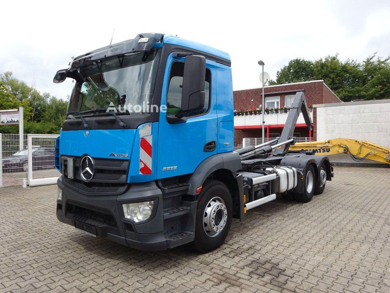 Camion ampliroll Mercedes-Benz Antos 2533 - Hook lift truck 6x2: photos 8 Camion ampliroll Mercedes-Benz Antos 2533 - Hook lift truck 6x2: photos 8