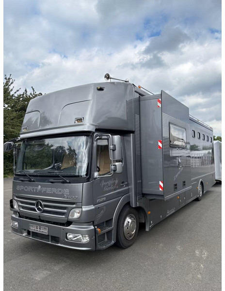 Mercedes-Benz Atego 1529 - Horse transporter - Camion chevaux: photos 1 Mercedes-Benz Atego 1529 - Horse transporter - Camion chevaux: photos 1