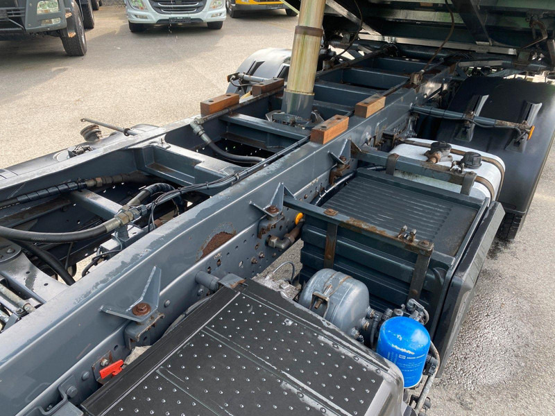 Camion benne Mercedes-Benz Axor 1829 Tipper: photos 15 Camion benne Mercedes-Benz Axor 1829 Tipper: photos 15