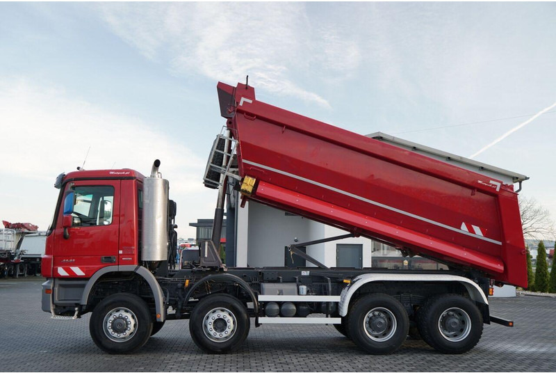 Mercedes-Benz CTROS 4141 / 8X6 / WYWROTKA TYLNOZSYPOWA / MEILLER KIPPER 5.3M / - Camion benne: photos 5 Mercedes-Benz CTROS 4141 / 8X6 / WYWROTKA TYLNOZSYPOWA / MEILLER KIPPER 5.3M / - Camion benne: photos 5