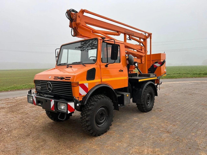 Mercedes-Benz Unimog 1200 4x4 - Lifting basket - Camion avec nacelle, Camion grue: photos 1 Mercedes-Benz Unimog 1200 4x4 - Lifting basket - Camion avec nacelle, Camion grue: photos 1