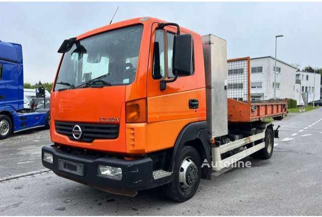 Nissan Atleon 80.19 - Hook lift truck+tipper - Camion ampliroll: photos 2 Nissan Atleon 80.19 - Hook lift truck+tipper - Camion ampliroll: photos 2
