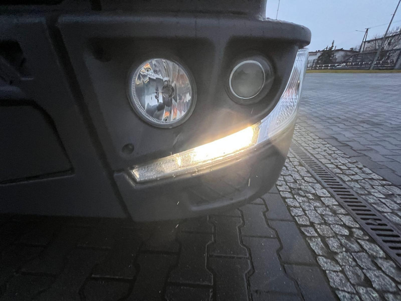 Camion fourgon Renault D 210: photos 16