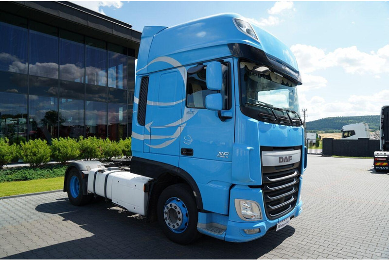 DAF XF 460 / SUPER SPACE CAB / RETARDER / EURO 6 / 2015 YEAR - Tracteur routier: photos 3 DAF XF 460 / SUPER SPACE CAB / RETARDER / EURO 6 / 2015 YEAR - Tracteur routier: photos 3