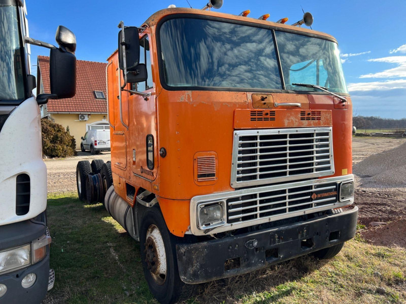 MACK INTERNATIONAL FSG 385 - Tracteur routier: photos 1 MACK INTERNATIONAL FSG 385 - Tracteur routier: photos 1
