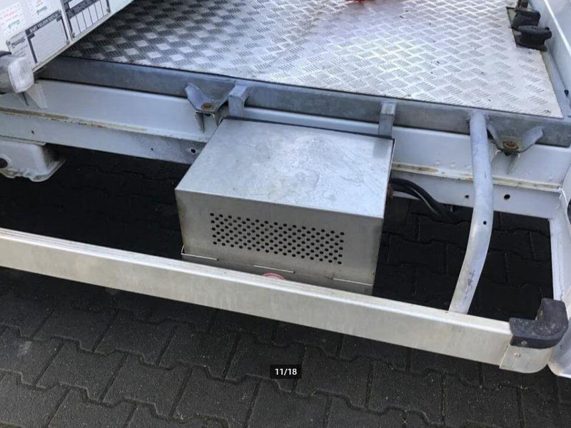 Mercedes-Benz 413 CDI BE Mini Trekker + Workshop Trailer - Tracteur routier: photos 5 Mercedes-Benz 413 CDI BE Mini Trekker + Workshop Trailer - Tracteur routier: photos 5