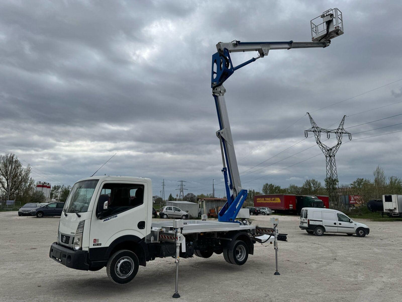 Nissan Cabstar NT400 Multitel HX 200 - 22m - Véhicule utilitaire: photos 2 Nissan Cabstar NT400 Multitel HX 200 - 22m - Véhicule utilitaire: photos 2