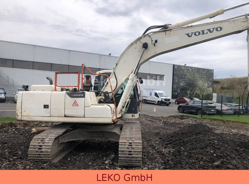 Volvo EC220DL - Pelle sur chenille: photos 1 Volvo EC220DL - Pelle sur chenille: photos 1