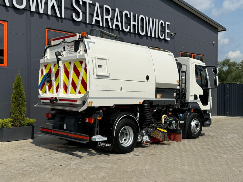 Volvo VOLVO FL 15.250 Euro 6 // zamiatarka dwustronna JOHNSTON VT652 - Balayeuse de voirie: photos 4 Volvo VOLVO FL 15.250 Euro 6 // zamiatarka dwustronna JOHNSTON VT652 - Balayeuse de voirie: photos 4