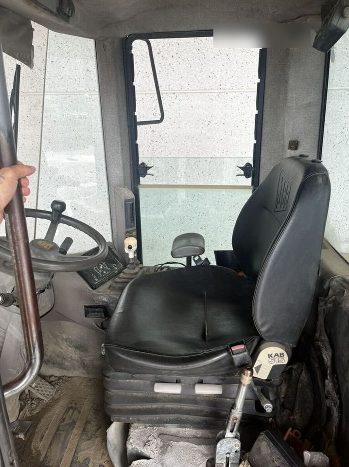 Chargeuse sur pneus JCB 411: photos 6 Chargeuse sur pneus JCB 411: photos 6