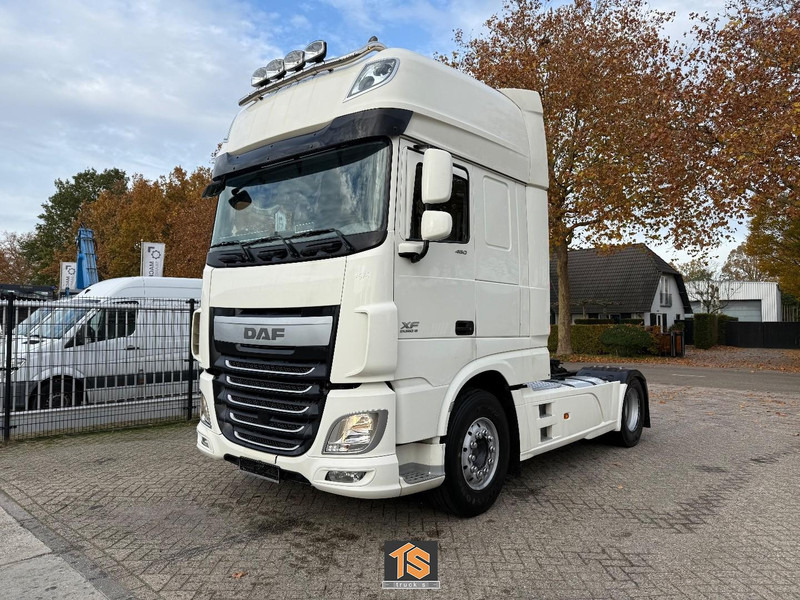 DAF FT XF 106.460 SSC RETARDER - KLIMA - 2 TANKS - GERMAN TRUCK - Tracteur routier: photos 1 DAF FT XF 106.460 SSC RETARDER - KLIMA - 2 TANKS - GERMAN TRUCK - Tracteur routier: photos 1