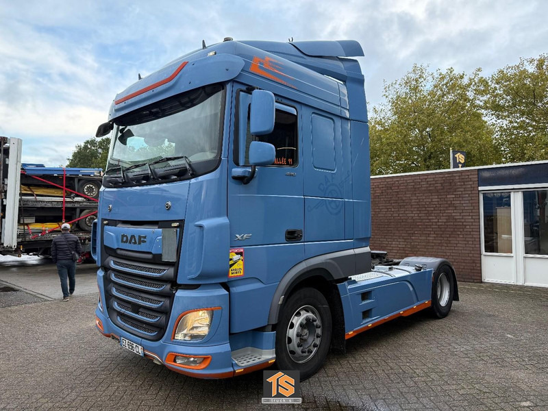 DAF FT XF 480 SC AUTOMATIC - 4X AVAILABLE! - MX BRAKE - EURO 6 - TOP! - Tracteur routier: photos 1 DAF FT XF 480 SC AUTOMATIC - 4X AVAILABLE! - MX BRAKE - EURO 6 - TOP! - Tracteur routier: photos 1