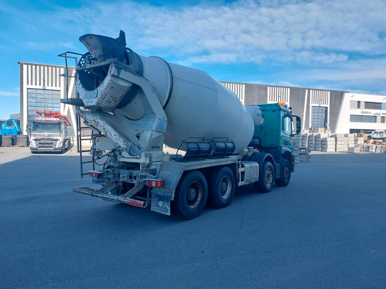Mercedes-Benz 3246 8x4 / 9 m3 stetter - Camion malaxeur: photos 3 Mercedes-Benz 3246 8x4 / 9 m3 stetter - Camion malaxeur: photos 3