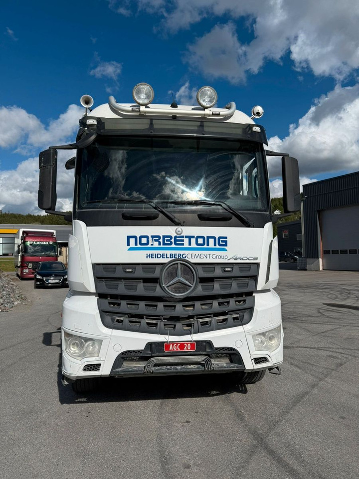 Mercedes-Benz 3251 / 9 m3 mixer + Liebher 12+4 - Camion malaxeur: photos 2 Mercedes-Benz 3251 / 9 m3 mixer + Liebher 12+4 - Camion malaxeur: photos 2
