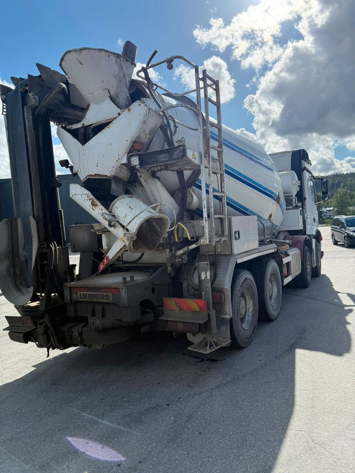 Mercedes-Benz 3251 / 9 m3 mixer + Liebher 12+4 - Camion malaxeur: photos 4 Mercedes-Benz 3251 / 9 m3 mixer + Liebher 12+4 - Camion malaxeur: photos 4