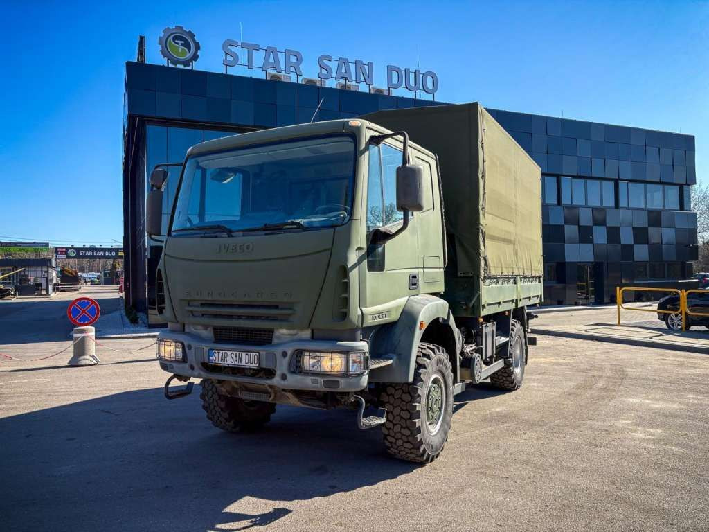 Iveco EUROCARGO 4x4 Offroad Camper Winde - Camion à rideaux coulissants: photos 1 Iveco EUROCARGO 4x4 Offroad Camper Winde - Camion à rideaux coulissants: photos 1